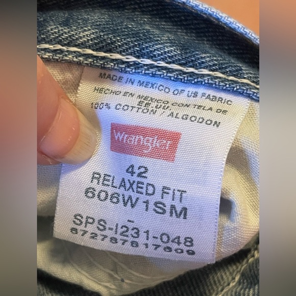 - Wrangler Men’s Relaxed Fit  Medium Wash Blue Jeans Shorts Size 42 (42x8.… - Picture 3 of 6